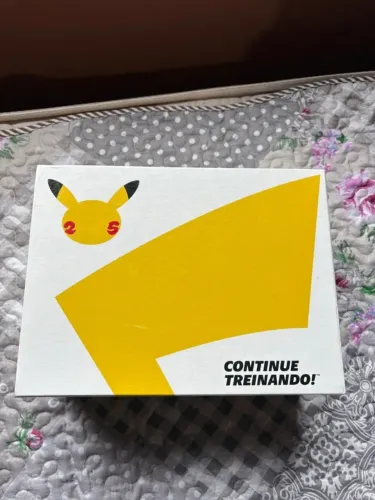 Box Dourada Celebrações 25 ANOS Pokemon