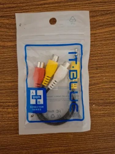 Conector/adaptador de áudio e imagem. Converte sinal analógico ao digital