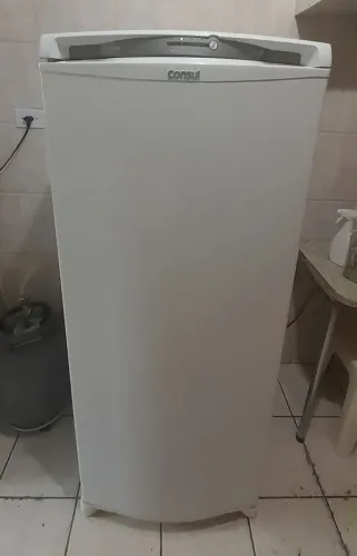 Vende-se geladeira Cônsul usada.