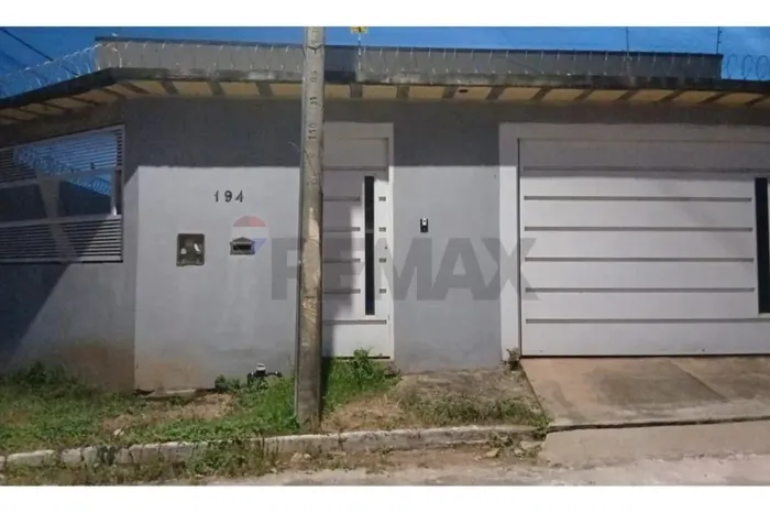 Casa Moderna no Centro de MT - 2 Quartos e Garagem