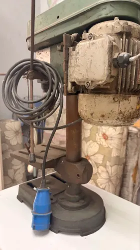FURADEIRA DE BANCADA TRIFÁSICA INDUSTRIAL - FUNCIONANDO PERFEITAMENTE