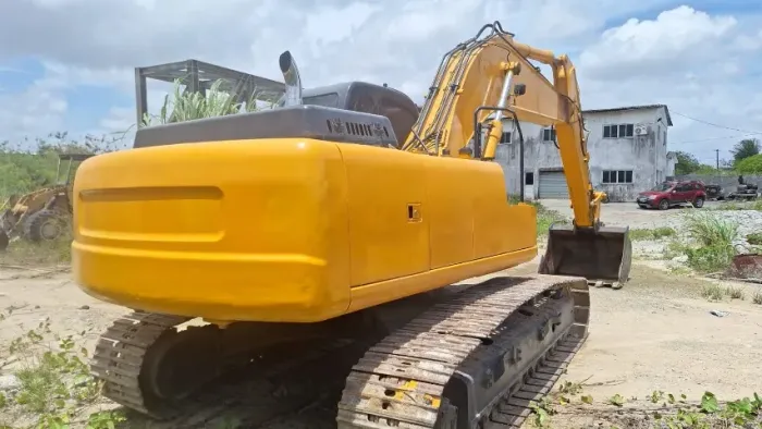 Escavadeira New Holland E215ME