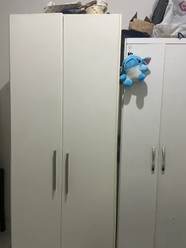 Vendo 2 guarda roupa
