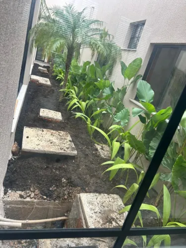 Precisa se de ajudante de jardinagem
