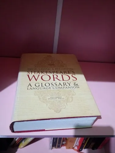 Livro Shakespeare dictionary