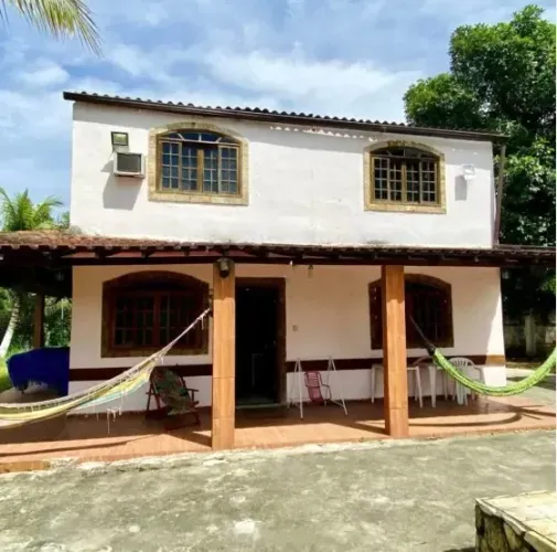Casa para venda com piscina e quintal