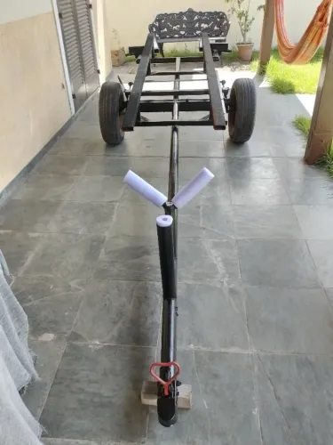Vendo Carretinha rodoviária para lancha, caiaque ou Jet ski, usada.