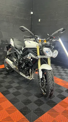 Street Triple 675 Impecável