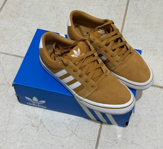 Tênis adidas