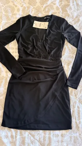 Vestido tipo tubinho com drapeado na cintura - Zara - nunca usado. 