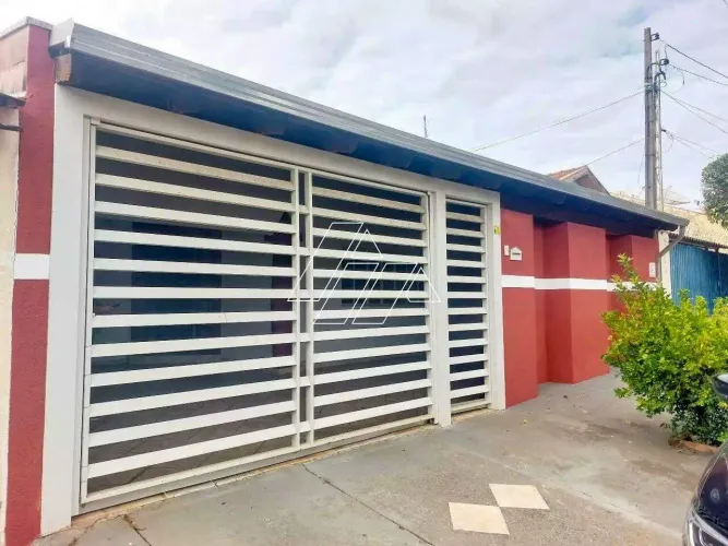 Casa à Venda no Jardim Santa Antonieta 3 Quartos, 1 Suíte, Área Gourmet e 3 Vagas em Marí