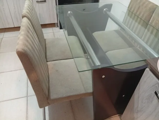 Mesa tampo em vidro com 4 cadeiras