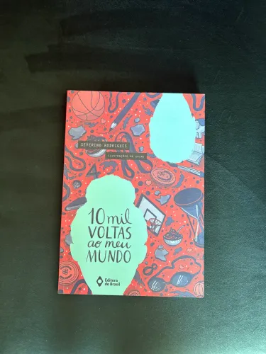 Livro - 10 mil voltas ao meu mundo 