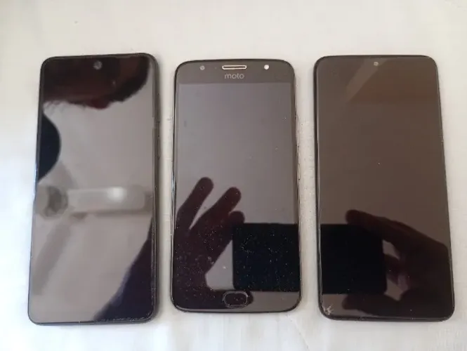 3 celulares todos pra trocar somente bateria