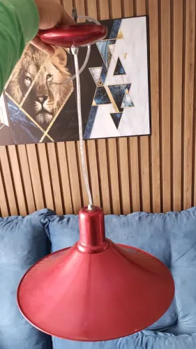 Vende se pendente decorativo em alumínio vermelho
