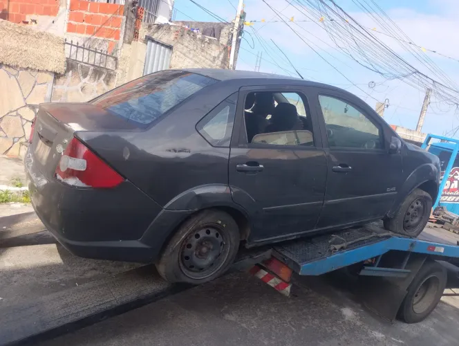 Sucata de fiesta sedan