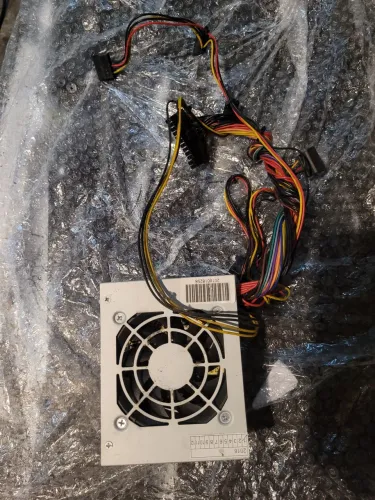 Mini fonte  pc 200W funcionando perfeitamente 
