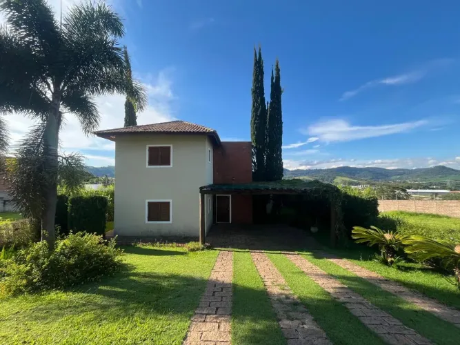 Sobrado para venda possui 274 metros quadrados com 4 quartos em Vereda Paraíso - Morungaba
