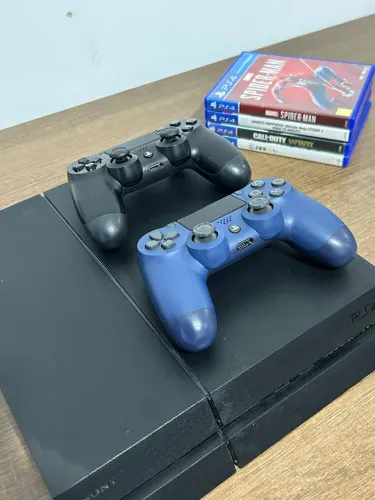 PS4 Completo + 2 Controles + 4 Jogos.
