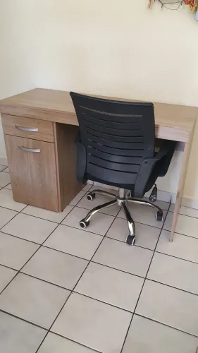 Mesa Escritório e Cadeira de Escritório