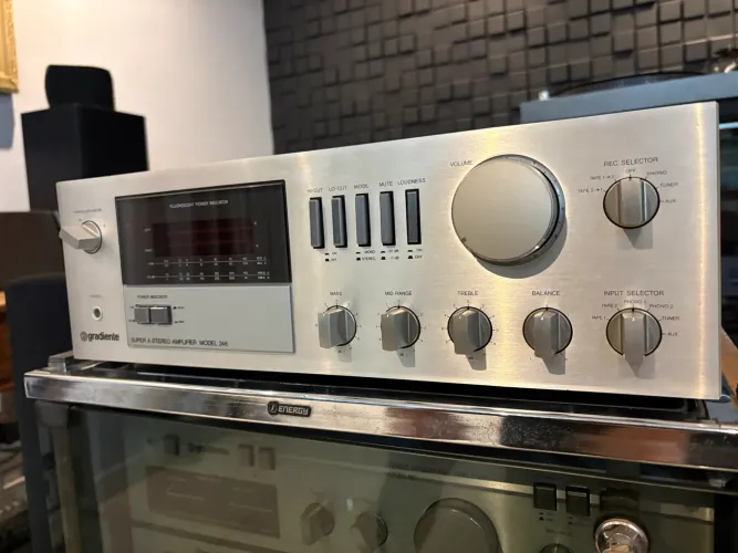 Amplificador Gradiente model 246