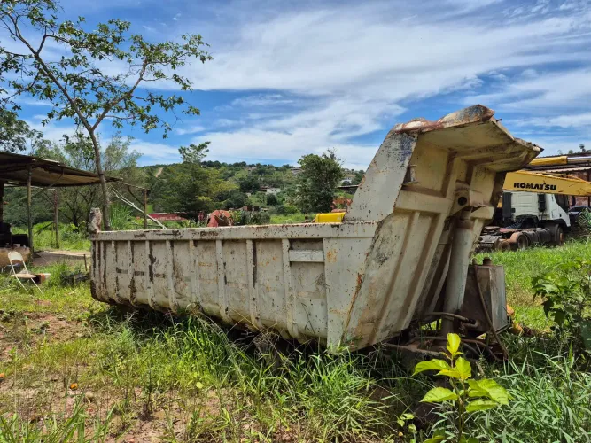 Caçamba caminhão traçado 