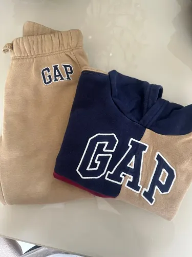 Conjunto moletom gap 4 anos.