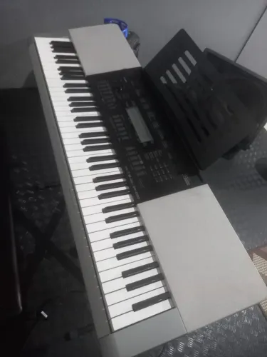 Teclado musical Casio WK 220  branco (raridade)