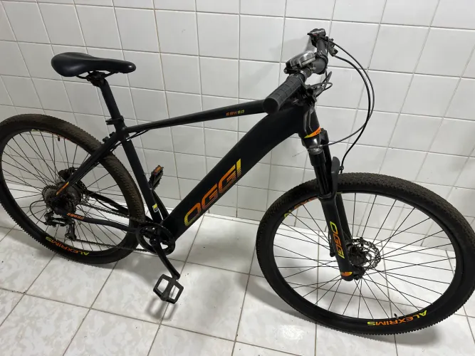 E-Bike bicicleta OGGI 8.0S (606km de uso)