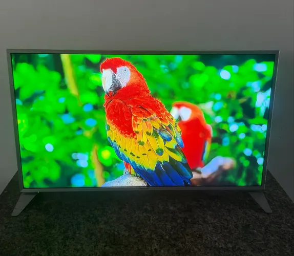 Vende-se Smart TV Panasonic Vieira 43 polegadas