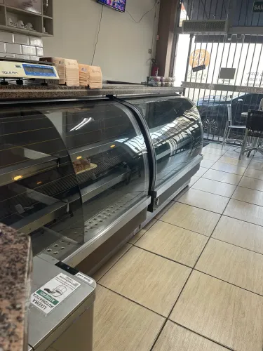3 balcões refrigerados 4.000 negociamos