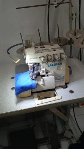 Máquina de costura interloq