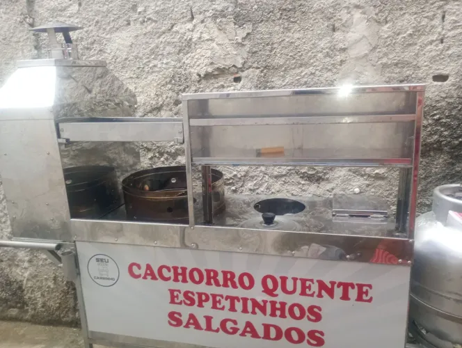 Carrinho de cachorro quente, espetinho e sagado,motivo da venda ,encerrando o negócio.