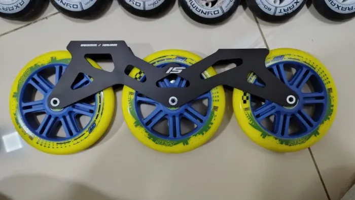 Base para patins, 3 rodas de 125 mm, marca IS, usado 1 vez