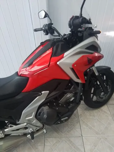 Vendo moto nc750x dct automatica com ipva 2026 amoto tá nova com 2 peneus novos com 6 mil