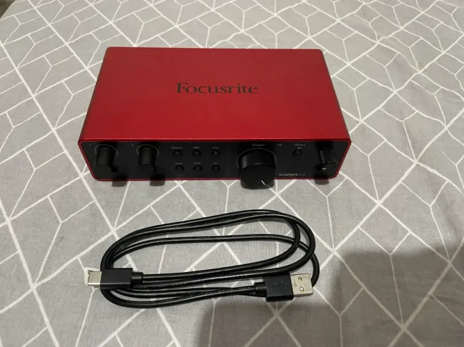 Interface de Áudio Focusrite Scarlett 2i2 4ª Geração