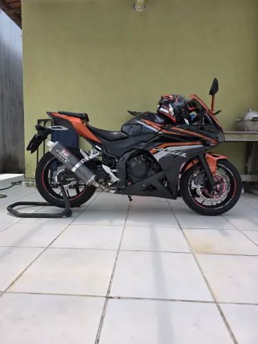 CBR500R exclusiva.