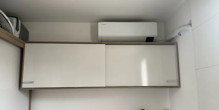 Guarda-roupa aéreo