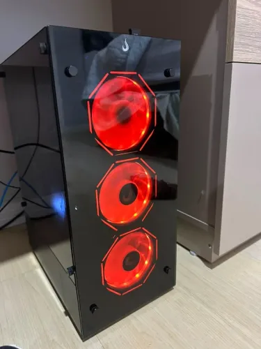 PC GAMER RX 9060 XT