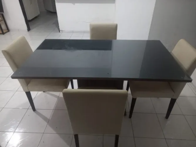 Mesa 04 lugares