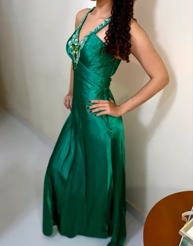 Vestido verde de pedras