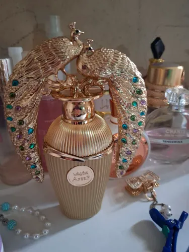 Vende se perfume
