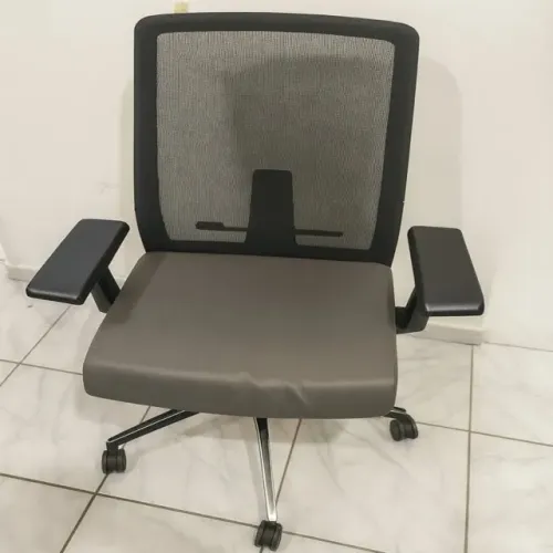 CADEIRA DE ESCRITÓRIO EXECUTIVA - CONFORTÁVEL E RESISTENTE