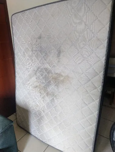 Colchão Casal Ortobom Usado para doação, leia o anúncio.