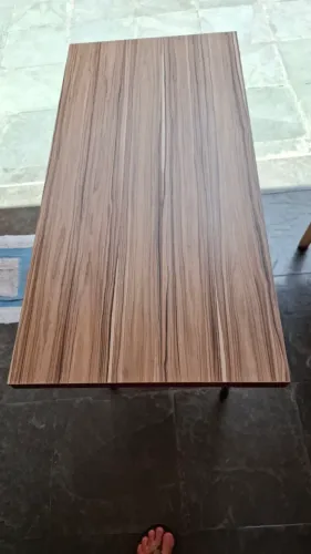 Mesa madeira  pe ferro com 4 banqueta