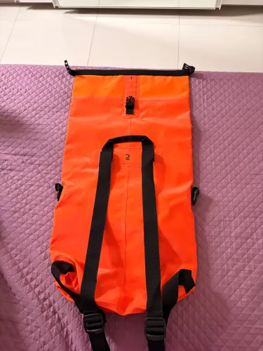 MOCHILA/BOLSA IMPERMEÁVEL 30L Excelente estado. Usada 1 vez.