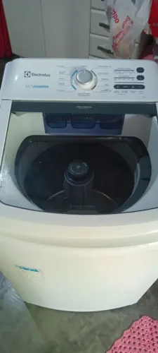 MÁQUINA 14KG MUITO BOA.