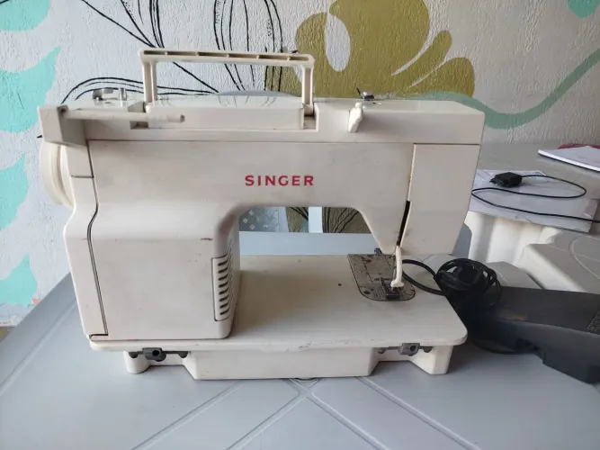 Máquina de Costura Singer Facilita usada. Aceito oferta.