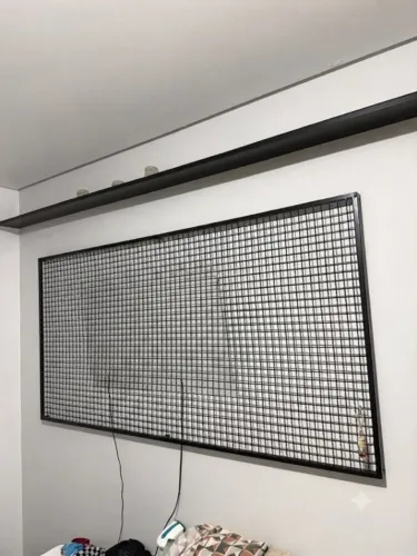 Painel Grade Decorativa Metálica Preta 1,05x2,10m - Suporte TV e Decoração