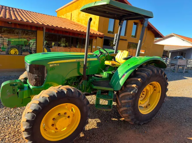 John Deere 5075E traçado TROCO EM CARROS